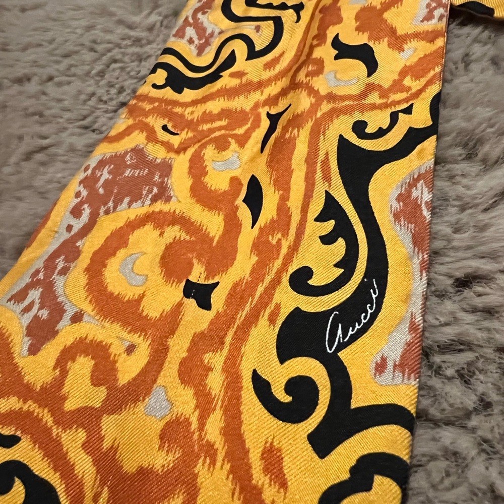 ❌𝐒𝐎𝐋𝐃❌𝐆𝐔𝐂𝐂𝐈 100% silk bow neck scarf yellow/orange - Picture 2 of 4